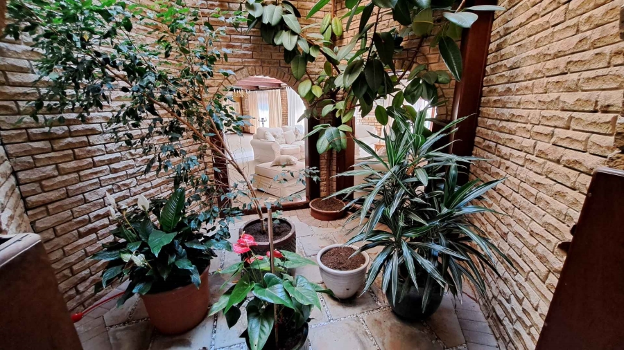 8 Bedroom Property for Sale in Clarens Free State